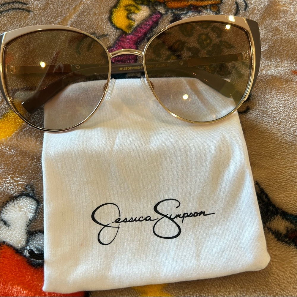 Jessica Simpson Elegant Sunglasses